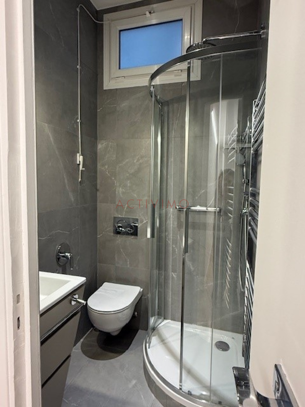 salle de douche indépendante avec wc